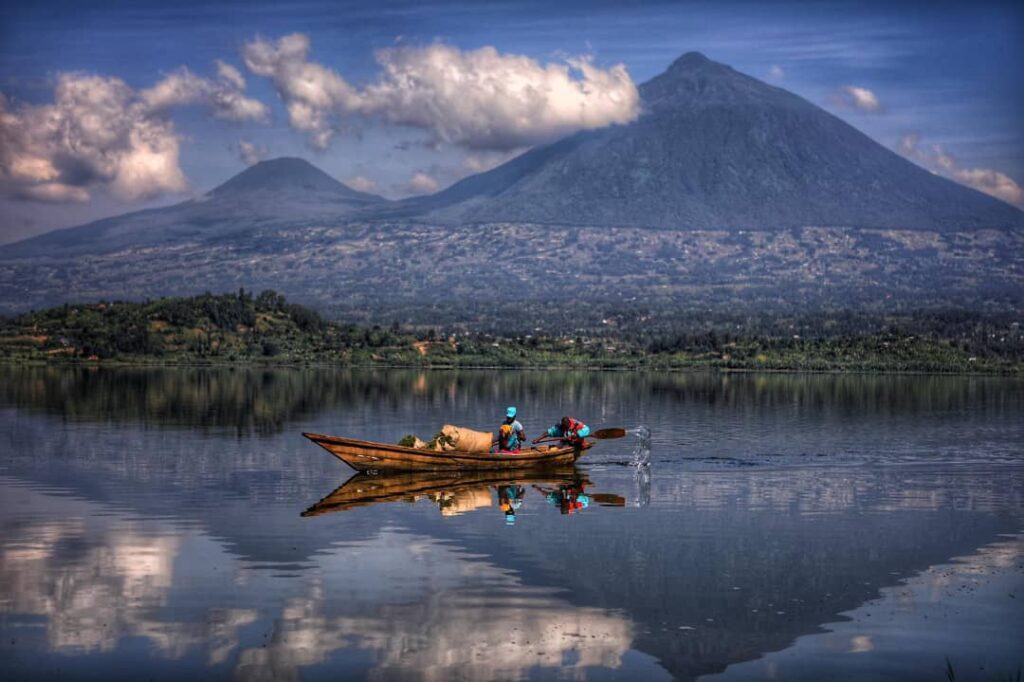 3-Day Mount Bisoke Hike, Dian Fossey Tomb Visit & Twin Lakes Tour in Rwanda