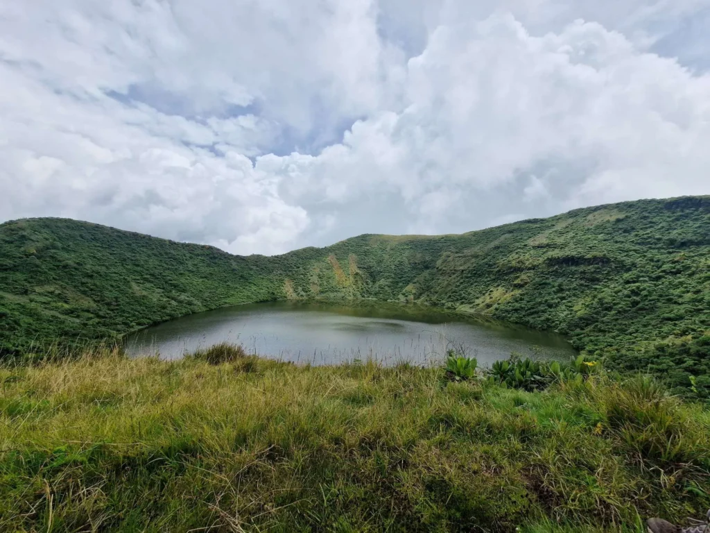 3-Day Mount Bisoke Hike, Dian Fossey Tomb Visit & Twin Lakes Tour in Rwanda