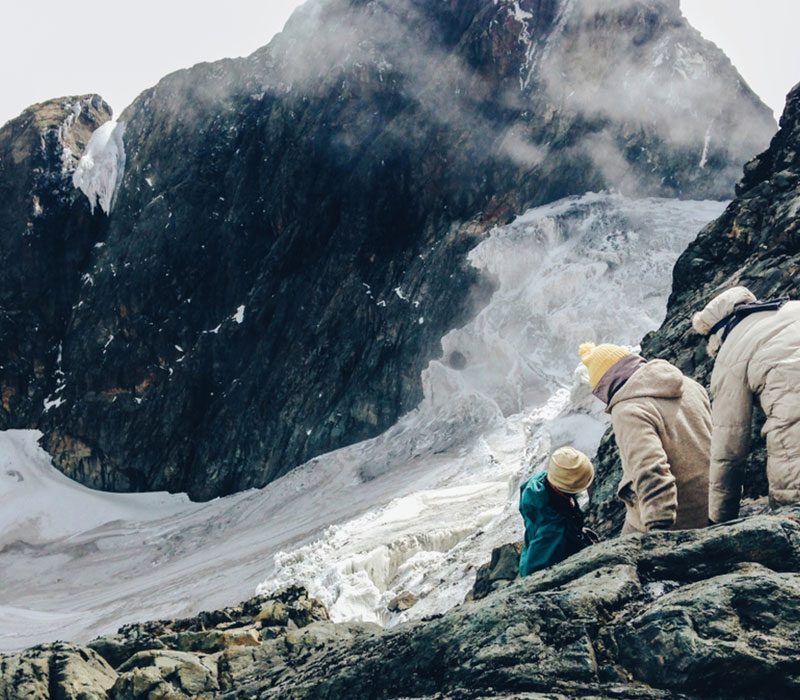 Complete Medical Guide to Trekking the Rwenzori Mountains (Altitude, Hypothermia, Trench Foot, and Equatorial Exposure)